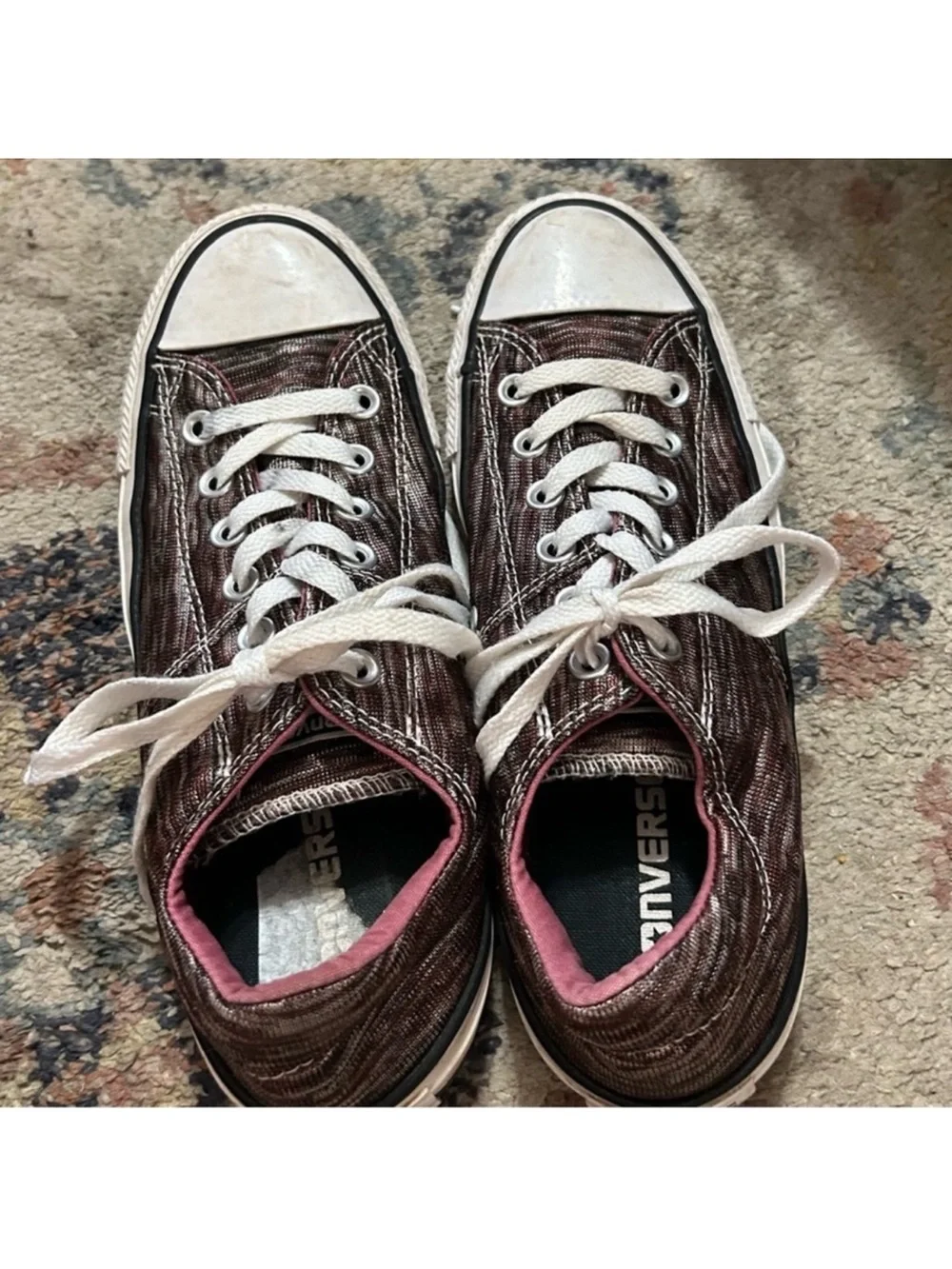 Converse Women’s Size 8 Low Top Sneakers in Metallic Wine with White - Picture 2 of 5